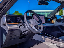 2025 Volkswagen Tiguan HIGHLINE R-LINE LOCALLY OWNED / LEATHER AND MASSAGE SEATS / NEW VEHICLE AT PRE-OWNED PRICING