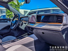 2025 Volkswagen Tiguan HIGHLINE R-LINE LOCALLY OWNED / LEATHER AND MASSAGE SEATS / NEW VEHICLE AT PRE-OWNED PRICING