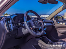 2024 Volvo XC40 Core LOW KILOMETERS / ALL WHEEL DRIVE / HEATED SEATS