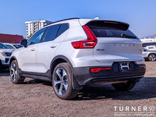 2024 Volvo XC40 Core LOW KILOMETERS / ALL WHEEL DRIVE / HEATED SEATS