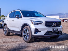 2024 Volvo XC40 Core LOW KILOMETERS / ALL WHEEL DRIVE / HEATED SEATS
