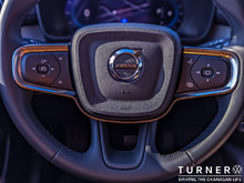 2024 Volvo XC40 Core LOW KILOMETERS / ALL WHEEL DRIVE / HEATED SEATS