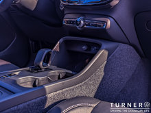 2024 Volvo XC40 Core LOW KILOMETERS / ALL WHEEL DRIVE / HEATED SEATS
