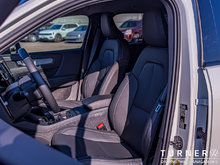 2024 Volvo XC40 Core LOW KILOMETERS / ALL WHEEL DRIVE / HEATED SEATS
