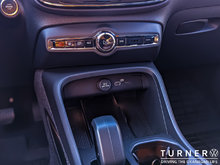 2024 Volvo XC40 Core LOW KILOMETERS / ALL WHEEL DRIVE / HEATED SEATS