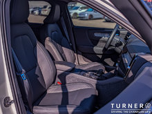 2024 Volvo XC40 Core LOW KILOMETERS / ALL WHEEL DRIVE / HEATED SEATS