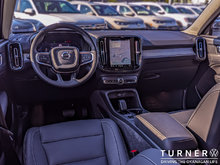 2024 Volvo XC40 Core LOW KILOMETERS / ALL WHEEL DRIVE / HEATED SEATS