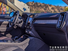 2024 Volvo XC40 Core LOW KILOMETERS / ALL WHEEL DRIVE / HEATED SEATS