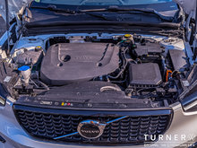 2024 Volvo XC40 Core LOW KILOMETERS / ALL WHEEL DRIVE / HEATED SEATS
