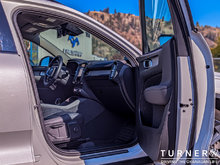 2024 Volvo XC40 Core LOW KILOMETERS / ALL WHEEL DRIVE / HEATED SEATS