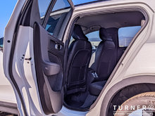 2024 Volvo XC40 Core LOW KILOMETERS / ALL WHEEL DRIVE / HEATED SEATS