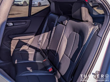 2024 Volvo XC40 Core LOW KILOMETERS / ALL WHEEL DRIVE / HEATED SEATS