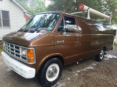 Un van Dodge Ram de surveillance du FBI vendu sur eBay !
