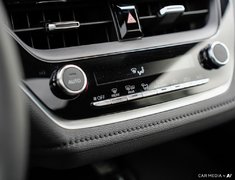 2023 Toyota Corolla SE AWD + LOW KMS