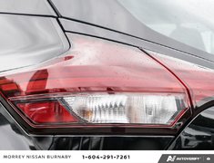 2023 Nissan Kicks SR // 2.99% FINANCING