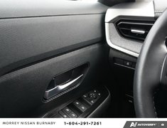 2025 Nissan Kicks SV AWD // 2.99% FINANCING!