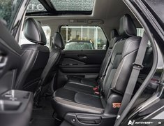2024 Nissan Pathfinder SL // LEATHER // NAVIGATION