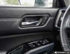 2024 Nissan Pathfinder SL // LEATHER // NAVIGATION