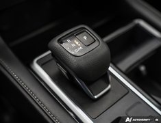 2024 Nissan Pathfinder SL // LEATHER // NAVIGATION