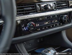 2026 Nissan Pathfinder Platinum Captains Chair