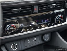 2022 Nissan Rogue SV AWD + ULTRA LOW KMS