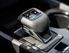 2022 Nissan Rogue SV AWD + ULTRA LOW KMS
