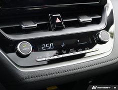 2024 Toyota Corolla SE // LOW KMS