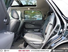 2026 Nissan Pathfinder Platinum Captains Chair