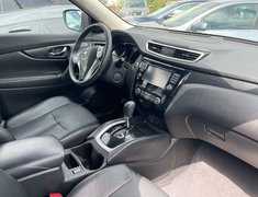 2016 Nissan Rogue SL AWD // LEATHER // SUNROOF