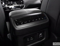 2025 Nissan Pathfinder Platinum Captain's Chairs