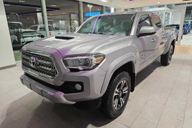 2017 Toyota Tacoma SR5 + DOUBLE CAB + V6 + 4X4 + CLIM + BLUETOOTH +++