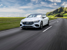 Comment la berline Mercedes-Benz EQE 2024 ressort du lot