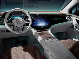 Mercedes-Benz nous montre une première image de l'intérieur du EQE VUS