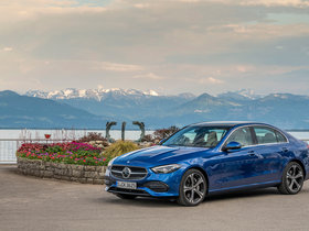 An In-Depth Look at the Impressive Mild-Hybrid Powertrain in the 2024 Mercedes-Benz C 300