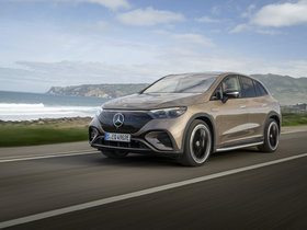 2025 Mercedes-Benz GLE vs EQE SUV: Quebec Road Trip Capability Assessment