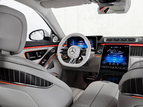 Your Personal Sanctuary: How Mercedes-Benz ENERGIZING COMFORT Transforms Your Drive Home