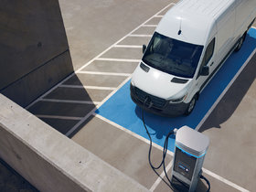 Expansion du réseau public MB.CHARGE : les Superchargeurs Tesla maintenant intégrés pour les conducteurs Mercedes-Benz