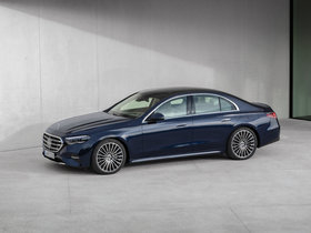 C 300 4MATIC ou E 350 4MATIC : quelle berline Mercedes-Benz vous convient le mieux?