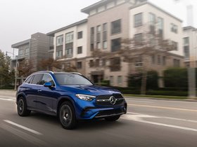 Mercedes-Benz GLC 2026 ou GLC électrique 2027: faut-il acheter maintenant ou attendre la version électrique?