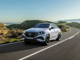 Driving Home in the Dark: How DIGITAL LIGHT Works on the 2027 Mercedes-Benz GLE