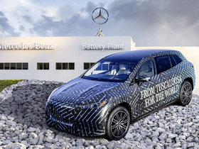 Le SUV Mercedes-Benz EQS, le dernier véhicule électrique haut de gamme de Mercedes-Benz