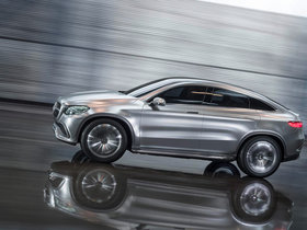 Mercedes-Benz unveils the new GLE in Detroit.