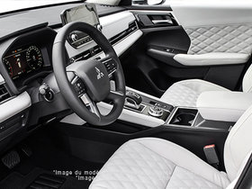 2025 Mitsubishi Outlander - Exterior - 1