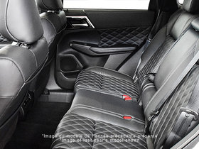 2025 Mitsubishi Outlander - Exterior - 1
