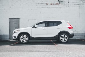 2021 Volvo XC40 T4 AWD Momentum