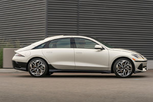 Comparing Hyundai's Electric Superstars: The 2024 Ioniq 5 and Ioniq 6