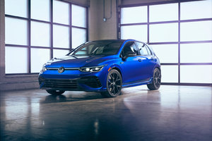 Volkswagen Canada Rolls Out the Red Carpet for the Golf R 20th Anniversary Edition