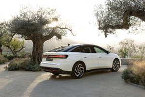 Exploring the 2025 Volkswagen ID.7: Volkswagen's Flagship Electric Sedan