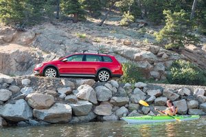 Volkswagen Alltrack Named Canadian Vehicle of the Year