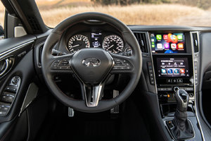 Infiniti Q50 2023 vs Mercedes-Benz Classe C